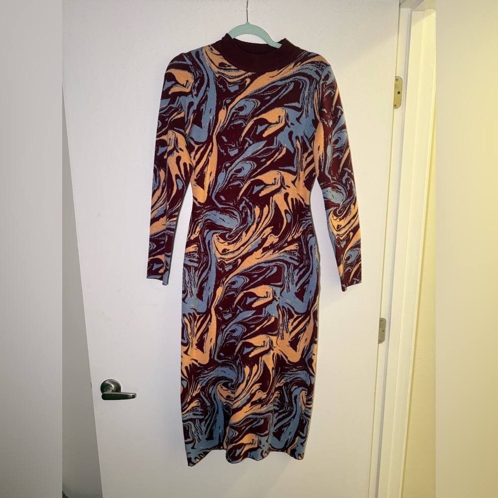 Elegant Swirl Patterned Dress - Picture 6 of 6